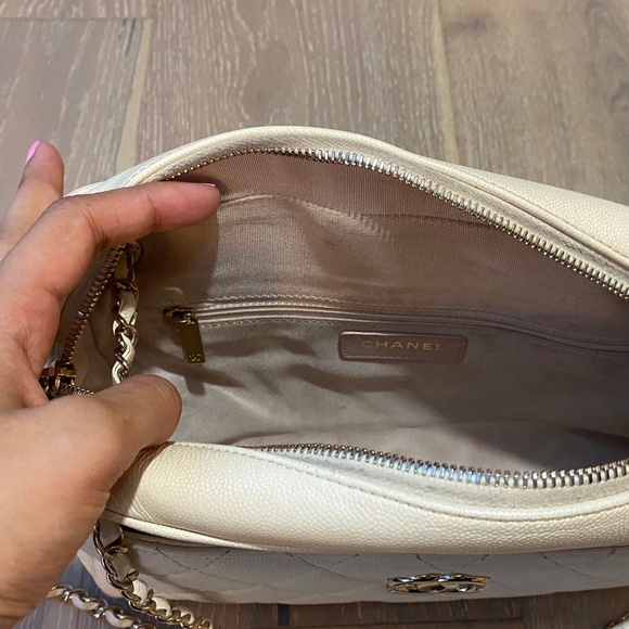 EXCELLENT CONDITION CHANEL CAVIAR CAMERA BAG - Picture 9 of 12